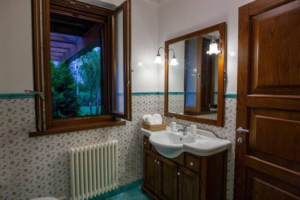Spaziosa Villa Con Piscina E Giardino, Polignano A Mare Zewnętrze zdjęcie