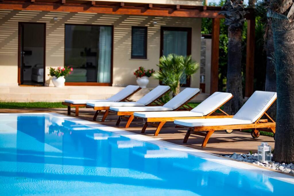 Spaziosa Villa Con Piscina E Giardino, Polignano A Mare Zewnętrze zdjęcie