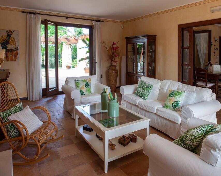 Spaziosa Villa Con Piscina E Giardino, Polignano A Mare Zewnętrze zdjęcie