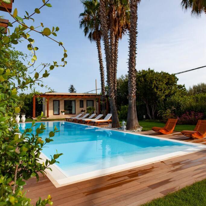 Spaziosa Villa Con Piscina E Giardino, Polignano A Mare Zewnętrze zdjęcie