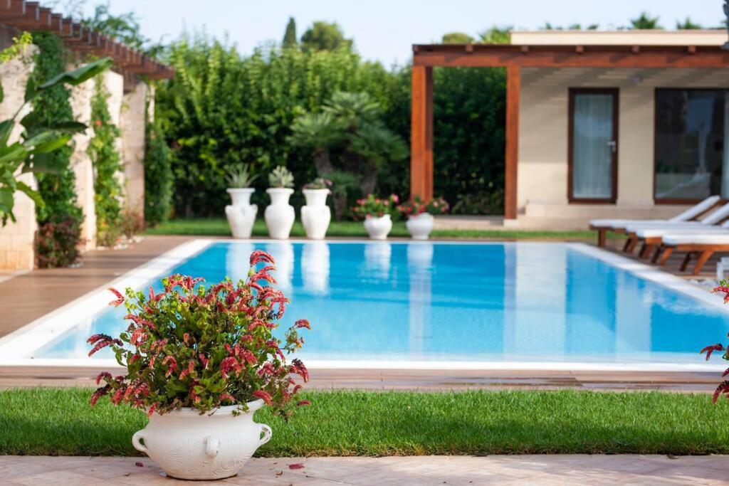 Spaziosa Villa Con Piscina E Giardino, Polignano A Mare Zewnętrze zdjęcie